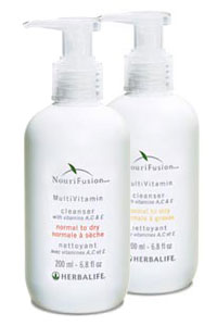 Rich yet gentle, this cleansing lotion contains vitamins, nutrients, and botanicals that deeply cleanse surface skin and deliver moisture.